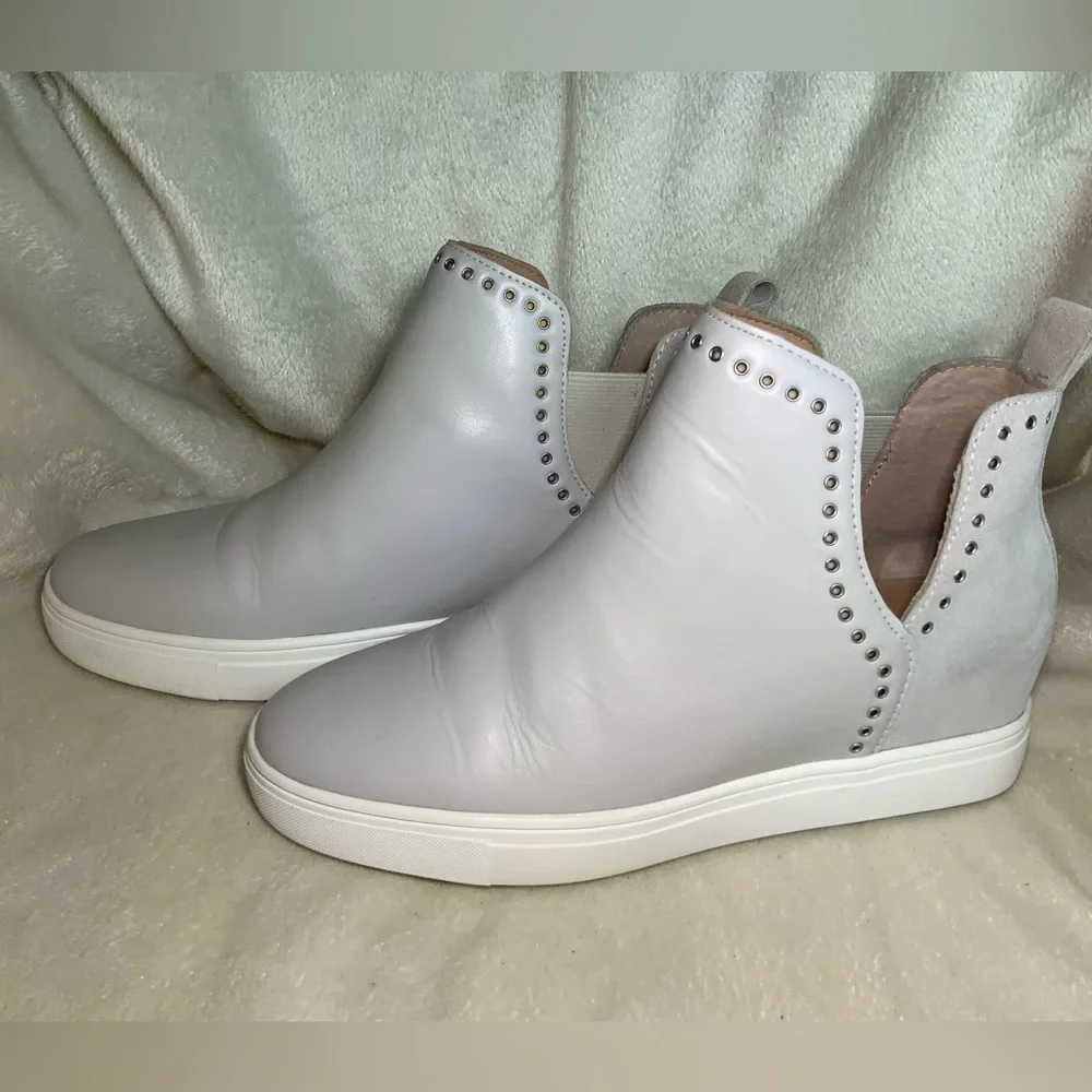Chelsea & Violet “Milo” Gray Leather Wedge Booties Suede accents women size 7.5